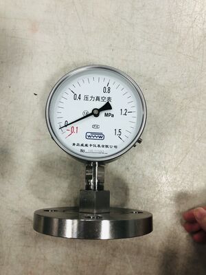 Sensore di pressione industriale con cassa in acciaio nero progettato per un intervallo di temperatura da meno 40 a 140 gradi Fahrenheit, soluzione di rilevamento della pressione